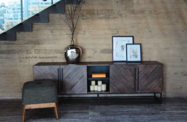 CÓMODA ZIZU 4 PUERTAS Y ENTREPAÑOS LEÑA
