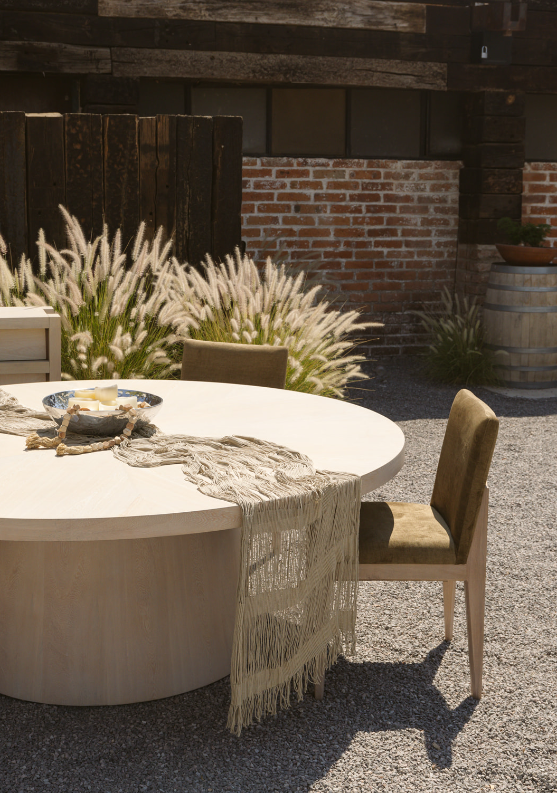 MESA COMEDOR OCHIL CONICA ROSA MORADA 2 MTS