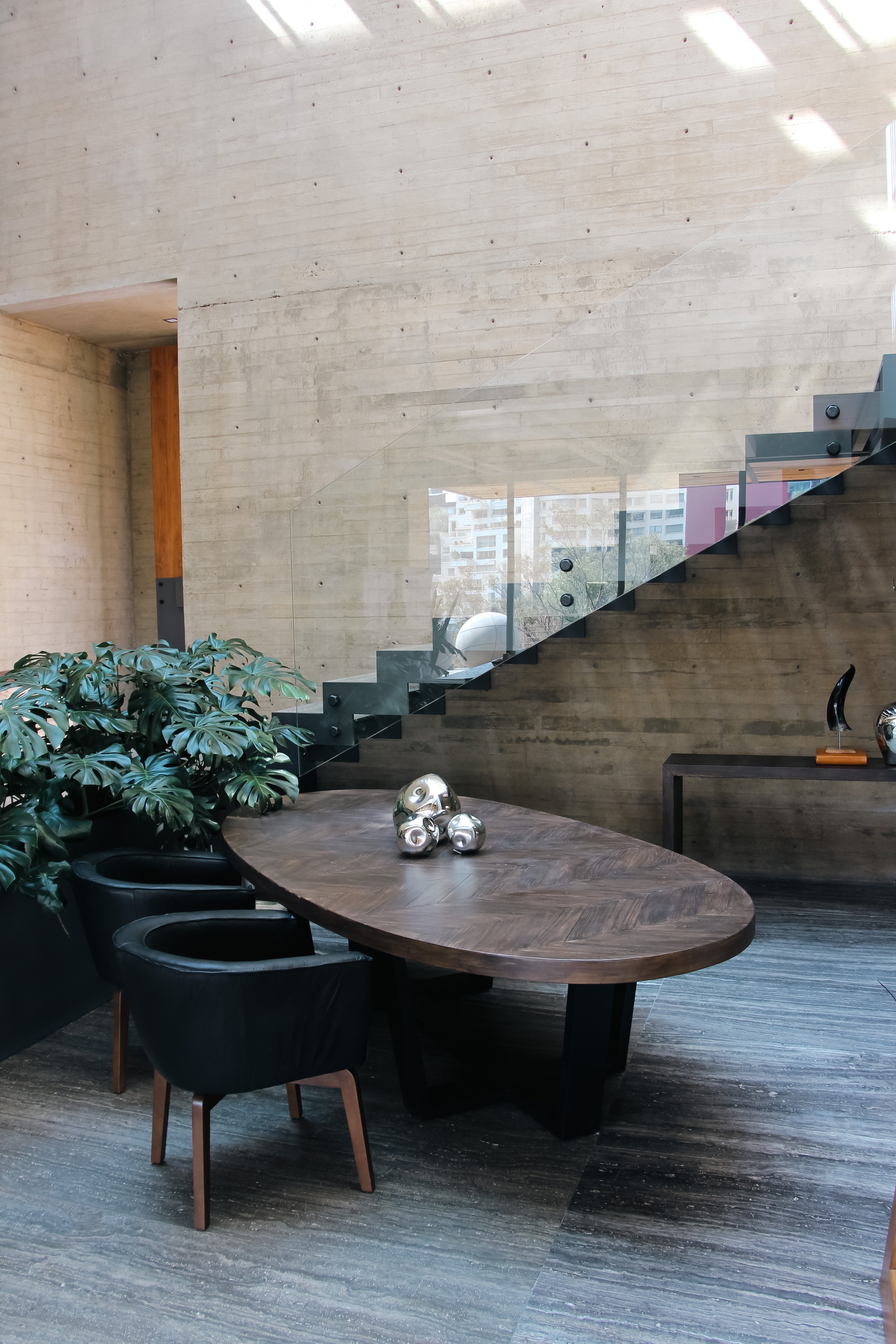 MESA COMEDOR ZIZU OVALADO